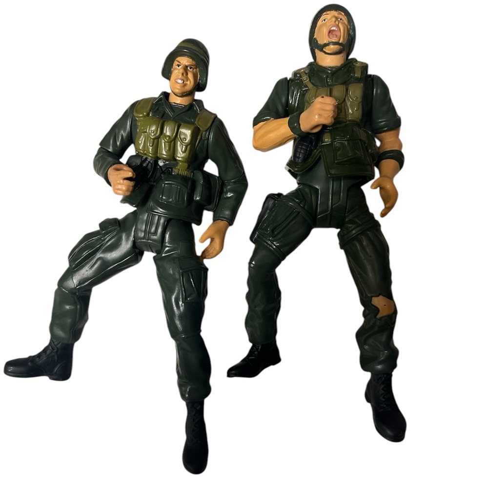 Vintage Manley Toy Quest Army Action Figure Vintage Lot of 2 plus Accessories
